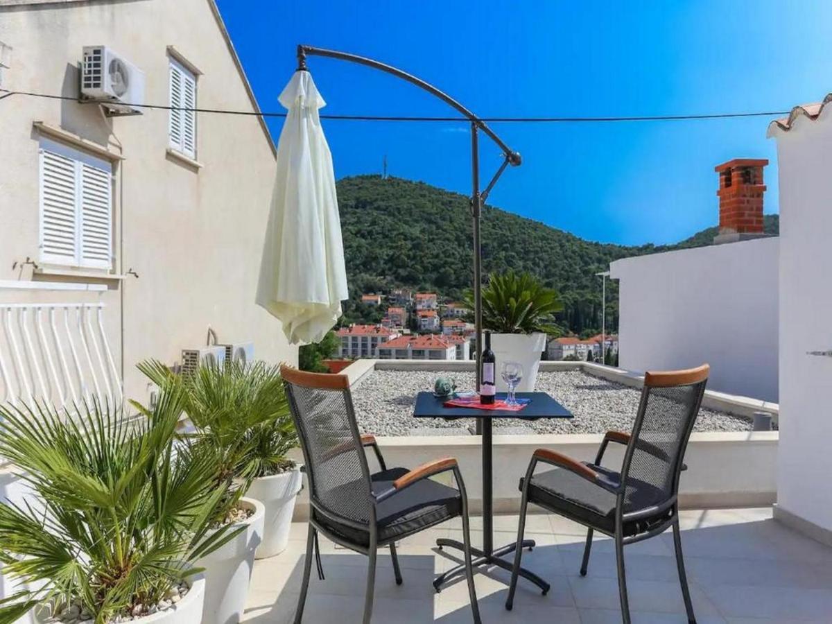 Sunny Palace Apartment
